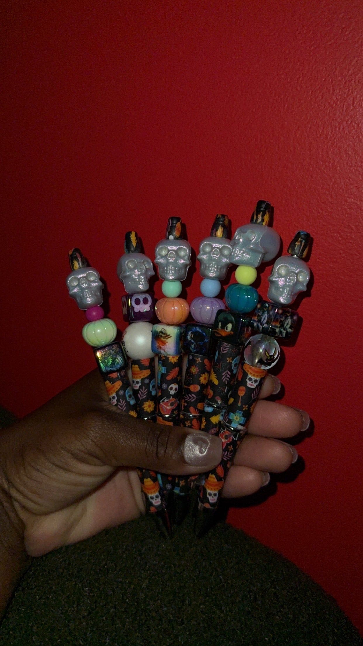 Silver skull head pen (random beads)