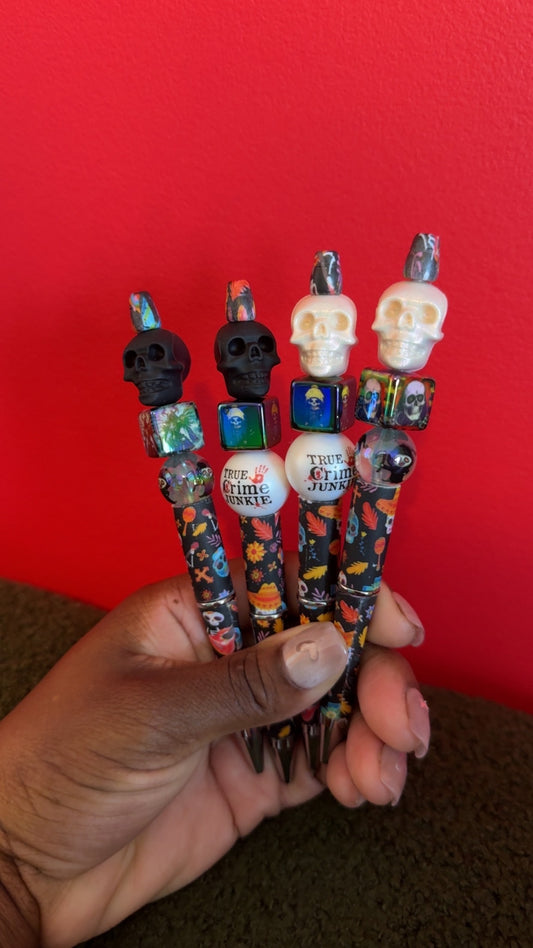 White or black skull head pen (random beads)